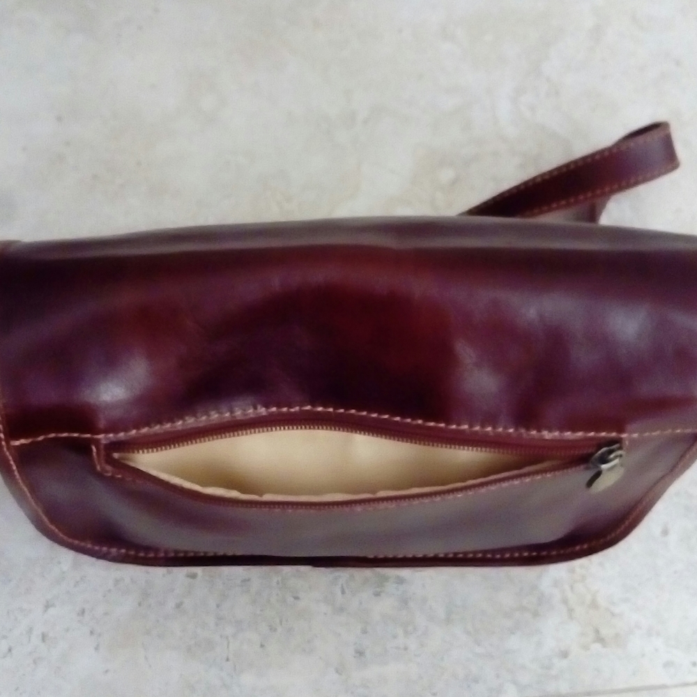 🎉🎉HP💃💃Piké Leather Shoulder Bag 👜 - Picture 5 of 14